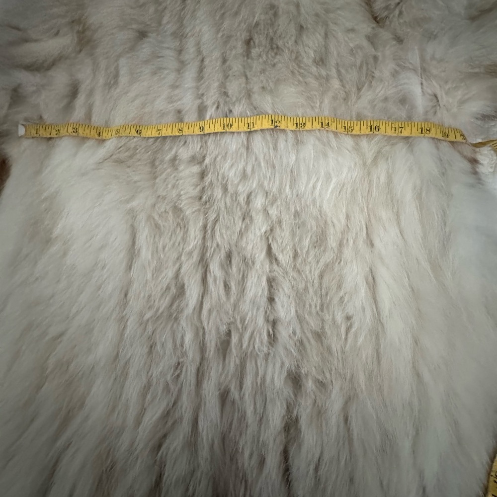 Beautiful Vintage Silver Fox Fur Coat by Saga - Picture 4 of 10